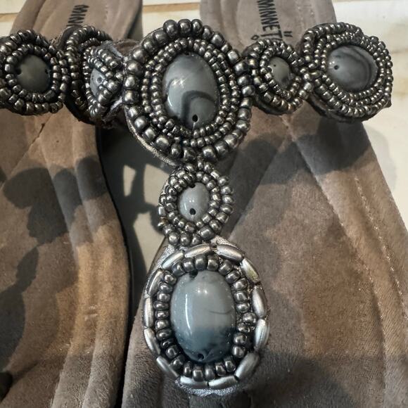 Minnetonka Women’s Suede Pewter Embellished Wedge Heel Thong Sandals Size 5 Boho - Picture 4 of 9